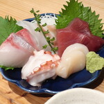 またあした - 本日の鮮魚のお刺身（５点盛り）※カンパチ・マダイ・まぐろ赤身・ほたて・マダコ