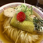 らあめん サンド - 黄金色のスープに平打ちストレート麺！ナスの煮浸しが旨い！