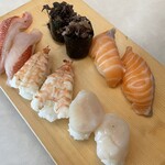 しっとう屋 - 黒牛バラ軍艦、キングサーモン、金目鯛(駿河湾)、大えび、ホタテ