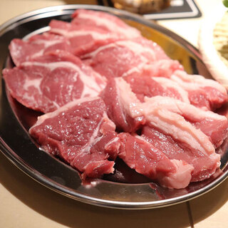 当店で使用する肉はこだわりのオージー生ラム肉