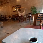 Tokyo Coffee Roastery Cafe - ゆったりとしています。