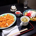 ほびーい喫茶店 - 焼きそば 700円(税込)。
      ★チキンライス 650円(税込)。
