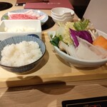 しゃぶしゃぶ 霧峰 大阪店 - 自分だけの鍋は贅沢感。マイペースで食べられるのもいい！