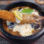 たべった - 石焼きなすとトマトのチーズカレーに、エビトッピング。