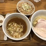 麺屋鈴春 - 鶏白湯つけ麵＋鶏挽肉丼+藻塩・レモン