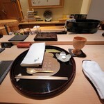 寿し道 桜田 - カウンターのセッティング