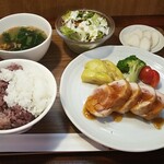 キッチン ブルー グローブ - 鶏もも肉と蝦夷鹿のガランティーヌ　軽いプラウラード(胡椒)のソース、ご飯は初のハーフ&ハーフでした、