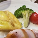 キッチン ブルー グローブ - 備え付け野菜のアップ