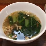 キッチン ブルー グローブ - ほうれん草スープのアップ