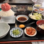 Taishuu Yakiniku Ryueru - ばくだんユッケ丼ランチ