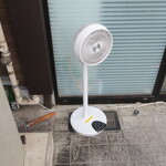 ラーメン二郎 - 店頭の扇風機