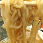 Kanjuku Ramen Hommaru - 自家製麺の中細縮れ麺