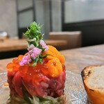 焼肉うしどし - 冷菜：厳選A5黒毛和牛のユッケ
      雲丹・いくら添え ~低温調理~