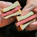 焼肉うしどし - 温菜：本日の厳選部位 ブリオッシュサンド