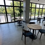 WORLD CAFE - 店内