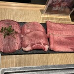 横浜焼肉kintan - 左が熟成タン真ん中が普通のタン右がプラチナタン