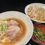 豚風。 - 限定『こんぶ。ROSE』（1,300円）＋燻製うずら（150円）＋ショウガ（50円）＋辛ニラ（100円）、ニンニクコール