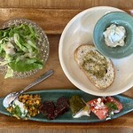 그리스 요리 Bakuro 그릭 키친&베이커리 - 메제 런치
                      전채 모듬