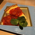 圓谷 - 甘味　チーズタルト　苺ソース