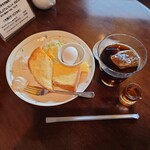 新屋珈琲店 - 料理写真:●アイスブレンドコーヒー　550円
B:フレンチトーストモーニング

フレンチトーストまでガッツリ付いてて
本格的な珈琲付きなので
コスパは高めかな❔

ただ珈琲は僕の好みに合わなかっただけ❔（笑）