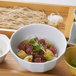 Steamed soba noodles and tuna avocado rice bowl set