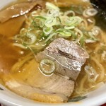 Hidakaya - 淡麗系醤油ラーメンめぐりの第一弾(正確には先日の小滝橋通りクマちゃんラーメンが第一弾かもしれません)として、日高屋さんの半ラーメン。鶏ガラベースにカツオの香りといったところでしょうか。