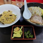 ラーメン 大和 - ラーメン+半丼セット（焼き飯）