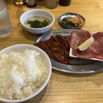 Yakiniku Horumo Mmaruyoshi Seinikuten - 