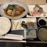 スタンド 富 - 生魚煮付と刺身定食