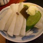 とんかつ桂 - 漬物　季節によって若干違う