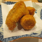 新ばし 星野 - 手前の丸いのは軸です。あつあつを美味しくいただきました。