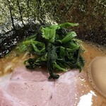 横浜家系ラーメン 三郷家 - ほうれん草。