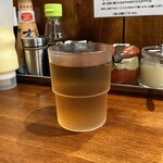 横浜家系ラーメン 三郷家 - 麦茶もありました。