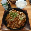 Yakisoba Semmonten Tokkan Tei - 海鮮モリモリセット(大・ふと麺・しょう油)、通のためのおとし卵