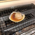 浜焼とスシ 海鮮酒場ホイホイ - 「活国産はまぐり」(768円税込)