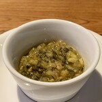 Shichiriaya - 野菜のミネストラ
                        トマト・枝豆・小松菜・じゃがいも・白茄子、オリーブオイルを使った熱々の食べるスープです。
                        塩をほとんど使っていないのでしょうね、それぞれの野菜の旨味が融合したとても優しい味付けです。