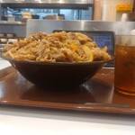 すき家 - キング牛丼(真横から撮影)