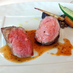 イル プレージョ - 仔牛の炭火ロースト　グリーンペッパーのソース