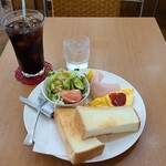 Ranchi Kafe Tabiji - ドリンクと同時注文でモーニングセット(+税込200円)
                        ①トースト②ミニサラダ(レタス、千切りキャベツ、トマト)③ミニオムレツ④ハム&ポテトサラダ⑤バナナ 
                        お飲み物①ICE珈琲(税込500円)