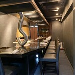 雄三郎 - カウンターのみの店内