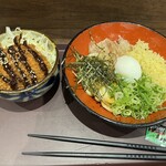 粋麺あみ乃や - 〇伊勢うどんとミニとりかつ丼880円