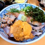 Hanafusa - 古事記丼：ウニ・サザエ、見栄えは良く美味しく頂けますが、チョイと観光地価格