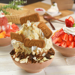 Shaved ice is a hot topic in Korea! You can enjoy the fluffy bingsu.