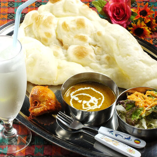 Providing authentic taste ◎ Popular cheese naan set and chicken curry are exquisite