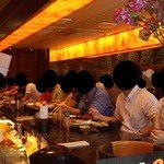 とんかつ マンジェ - 店内は、カウンター１３席！満席～♪(^o^)丿