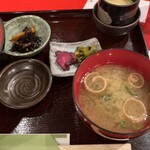 Tsukiji Den - 贅沢丼のどんぶり以外