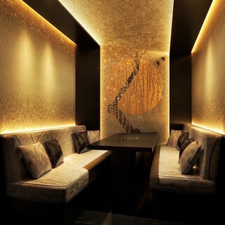 完全個室・喫煙可能。大人の隠れ家空間