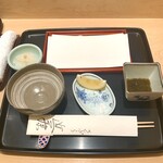 てんぷら 近藤 - お通しはキメの細かいもずく酢