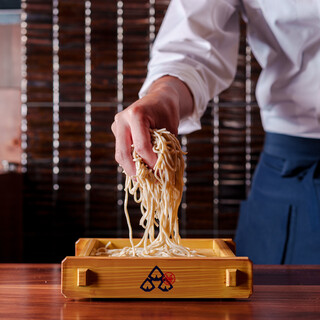 店内仕込みの自家製麺