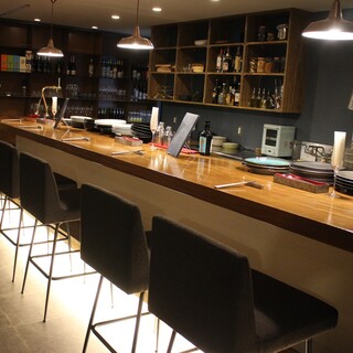 忘卻時間的舒適空間◆配備吧台和包廂座位